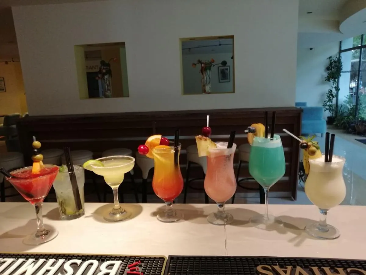 Hotel Perunika Golden Sands 3*,