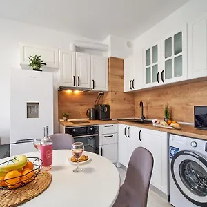 https://prekrasen-nov-i-uuten-apartament.varna-hotels.com
